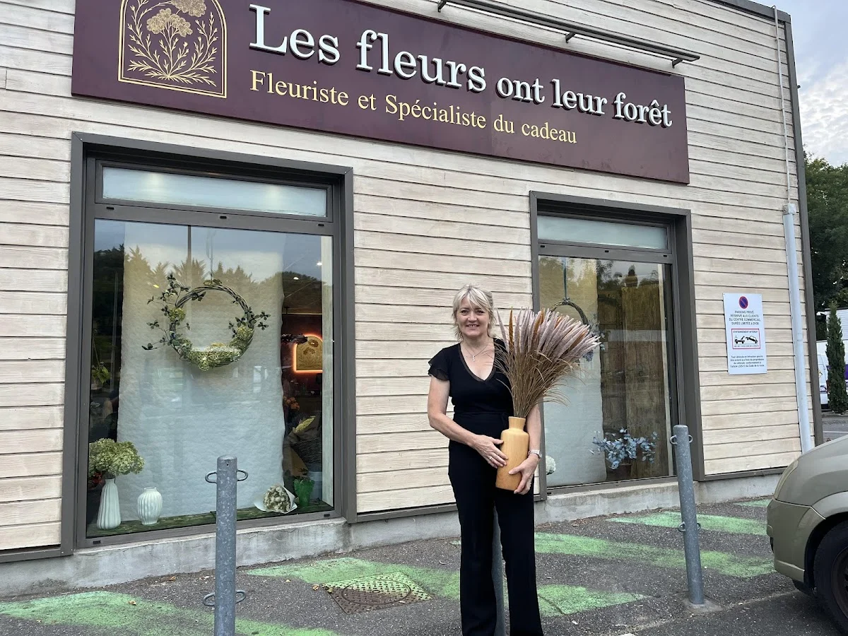 Les fleurs ont leur forêt