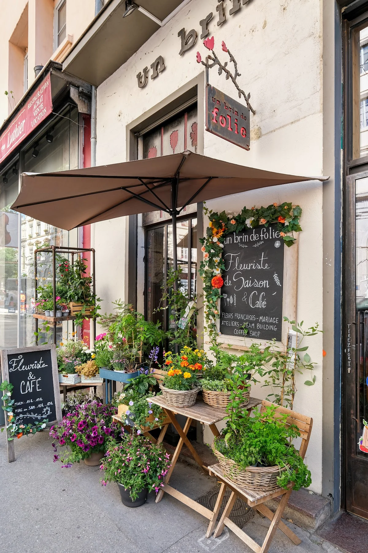 Un Brin De Folie, fleuriste de saison et café